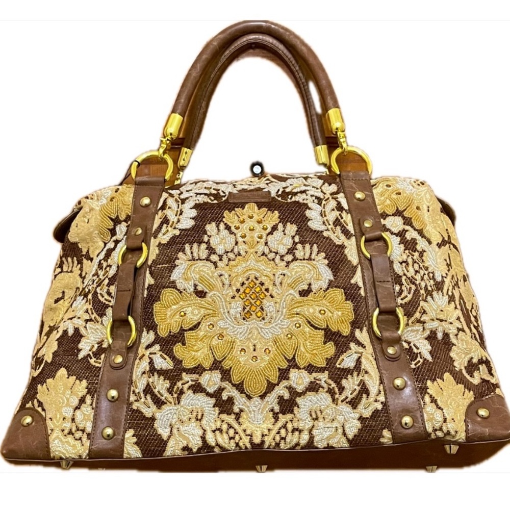 Embroidered carryon
